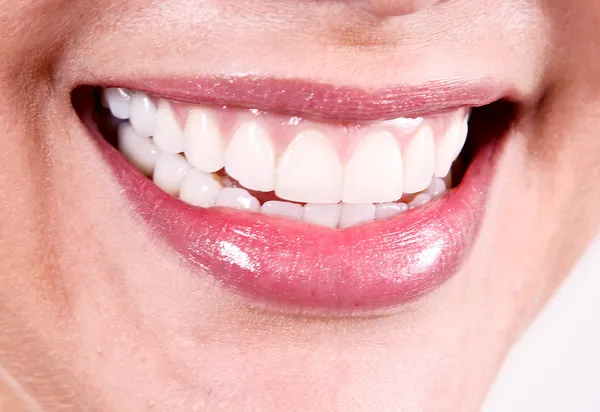 Białe zęby — Zdjęcie stockowe