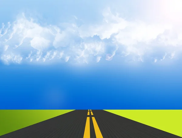 Sarı Çizgileri Olan Yol Mavi Gökyüzü Arka Plan — Stok fotoğraf