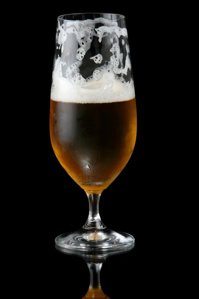 Poloviční prázdné plechovky od piva — Stock fotografie