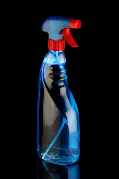 Mavi temizlik çözüm sprey şişe — Stok fotoğraf