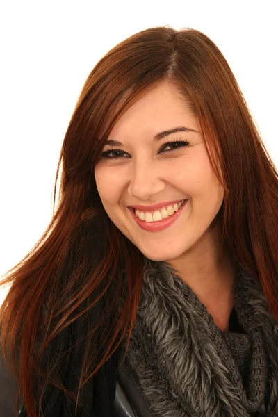 Docela usměvavá brunetka — Stock fotografie