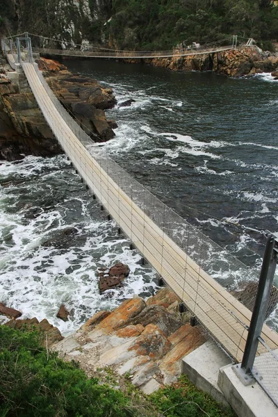 Mostów wiszących i morze — Zdjęcie stockowe