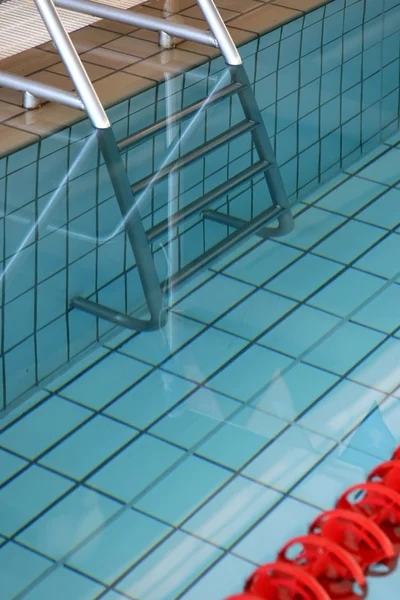 Schwimmbadleiter — Stockfoto