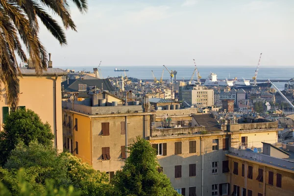 Vieille ville de Gênes vue port — Photo