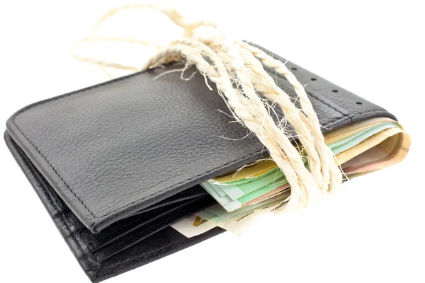 Зв'язаний чорний шкіряний гаманець з банкнотами євро — стокове фото