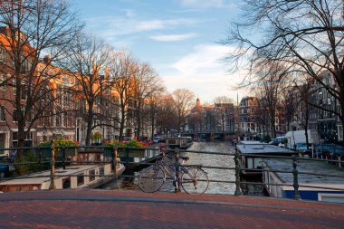 Amsterdam kanalları göster