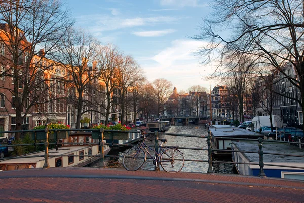 Вид на каналы Амстердама — стоковое фото