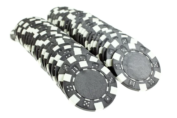 Czarny poker stosu żetonów na białym tle — Zdjęcie stockowe