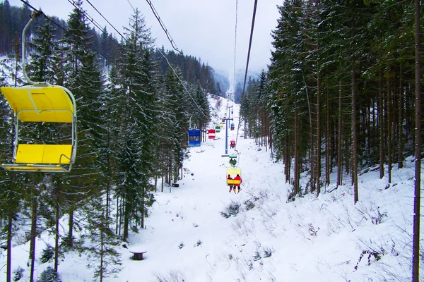 Ascenseur en montagne pour skier en hiver — Photo