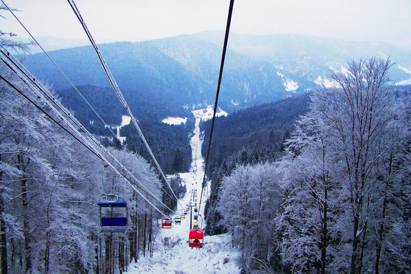 Výtah v horách lyžování v wint — Stock fotografie