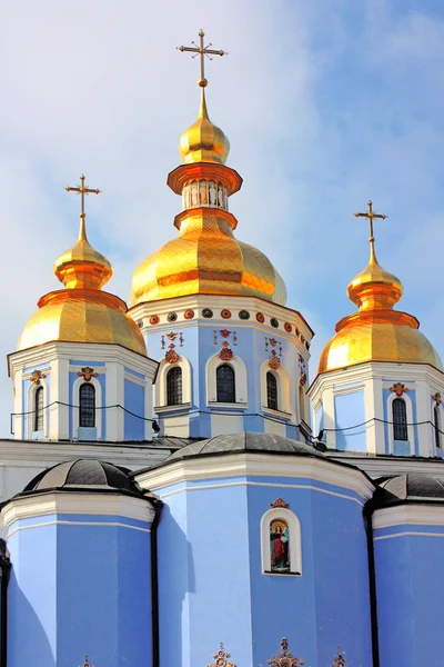 Golden copes de na catedral em Kiev — Fotografia de Stock