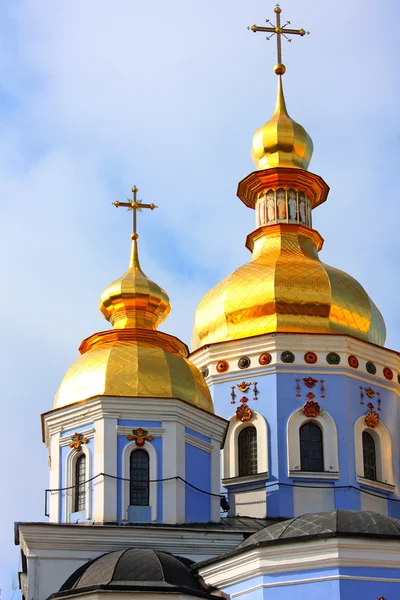Gyllene klarar av i katedralen i kiev — Stockfoto