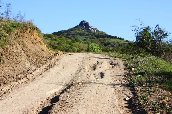 La strada nelle montagne nel Crimea — Foto Stock
