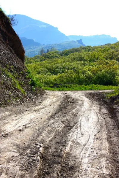 El camino en las montañas en la Crimea — Foto de Stock
