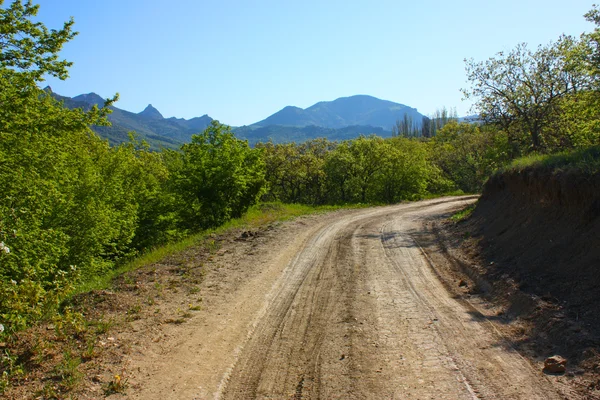 Estrada nas montanhas da Crimeia — Fotografia de Stock