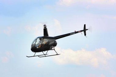 Gökyüzündeki küçük helikopter