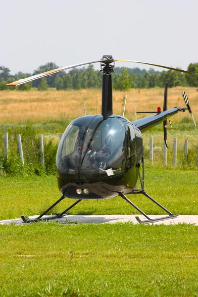 Liten helikopter i himlen — Stockfoto