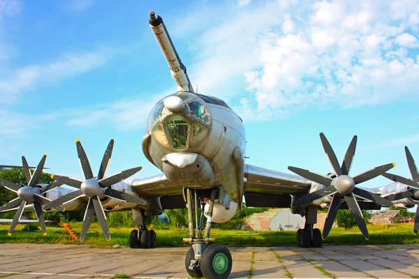Винищувач літак у Києві під небом — стокове фото
