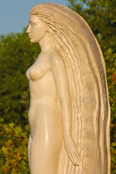 아름 다운 여자의 조각 — 스톡 사진