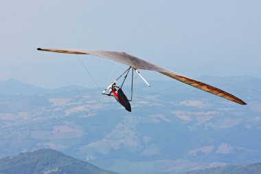 Hang glider İtalyan apennines uçan