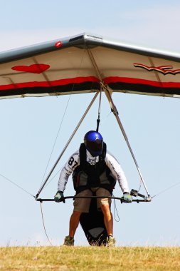 Hang glider İtalyan apennines uçan