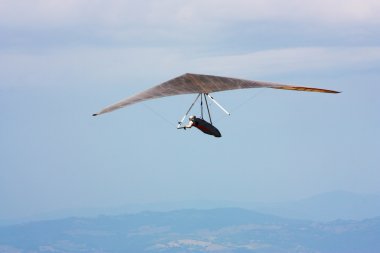 Hang glider İtalyan apennines uçan