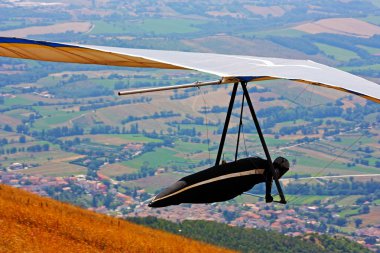 Hang glider İtalyan apennines uçan