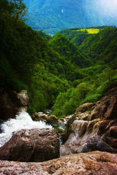 Increíble cascada en los Alpes —  Fotos de Stock