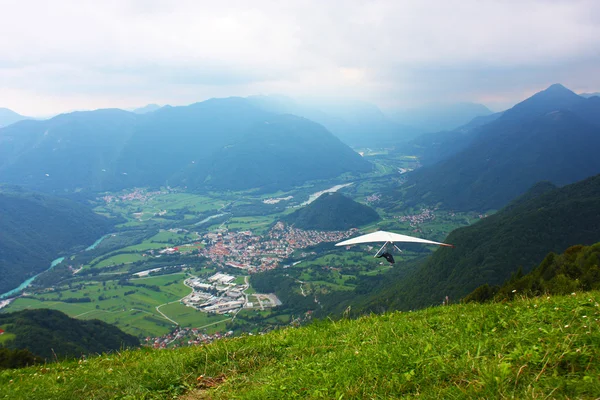 Drachenfliegen in den Alpen — Stockfoto