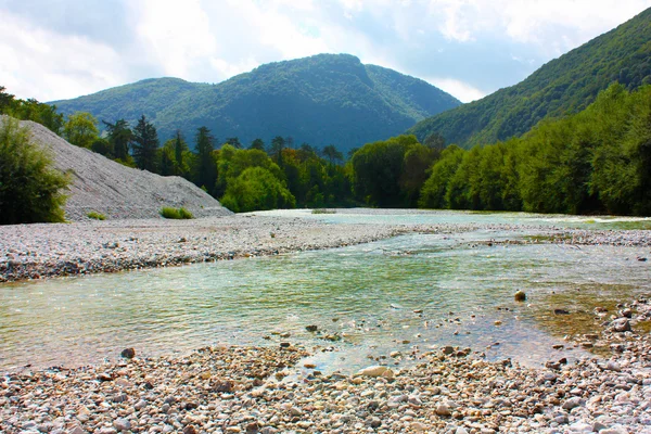 Krásná řeka v Alpách, Slovinsko — Stock fotografie