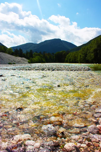 Vackra floden i Alperna, Slovenien — Stockfoto