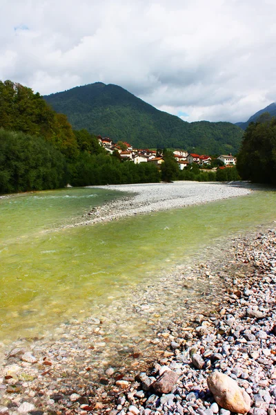 Belle rivière dans les Alpes, Slovénie — Photo