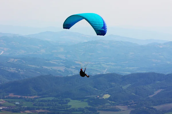 Parapente nos Alpes, Eslovénia — Fotografia de Stock