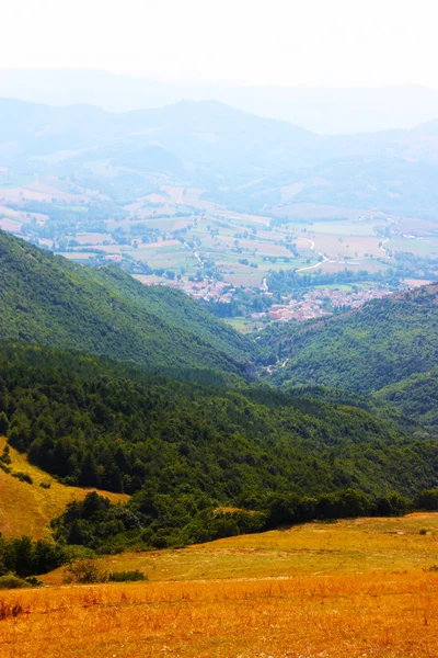 Erstaunliche Landschaft von Apenninen — Stockfoto