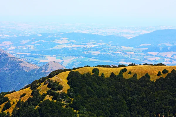 アペニン山脈の美しさはイタリアで撮影されました。 — ストック写真