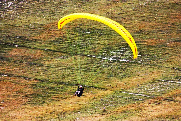 Paraglider i Alperna, Slovenien — Stockfoto