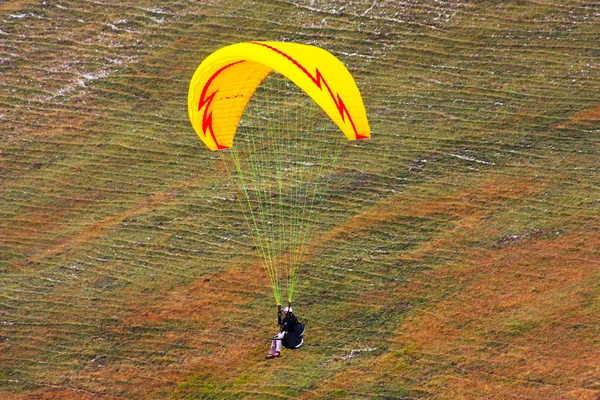 Paraglider i Alperna, Slovenien — Stockfoto