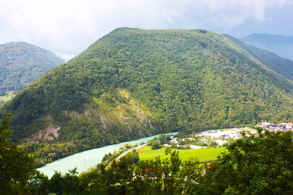 Hermoso río en los Alpes, Eslovenia — Foto de Stock