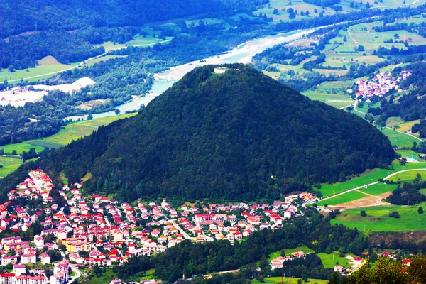 A hegység szlovéniai kisváros — Stock Fotó