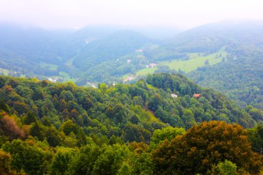 küçük bir kasaba tplmin Slovenya yaz aylarında alınan Alpleri'nde