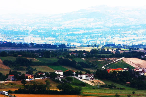 Petite ville antique Cigillo prise dans les Apennins — Photo