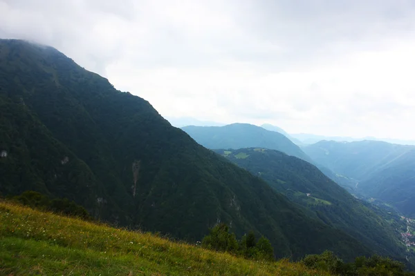 Fantastiska ladnscape i Alperna — Stockfoto