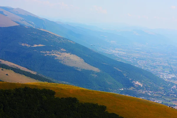 Vackra landskap i bergen i Apenninerna — Stockfoto