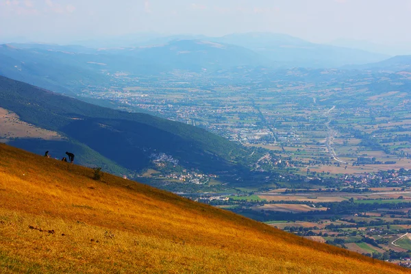 Hermosos paisajes de las montañas tomadas en los Apeninos — Foto de Stock