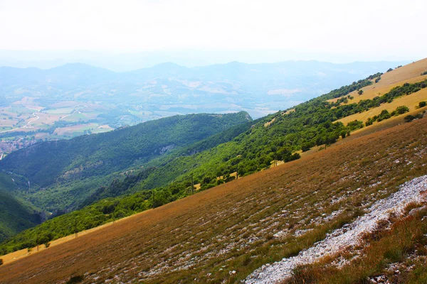 Beaux paysages des montagnes prises dans les Apennins — Photo