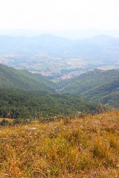 Lindas paisagens das montanhas tomadas nos Apeninos — Fotografia de Stock