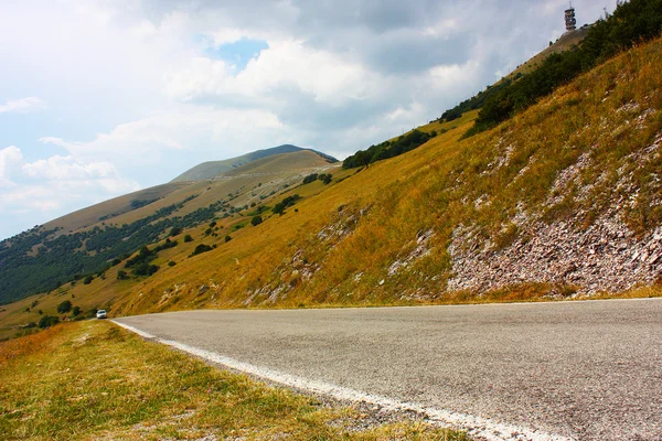 Prachtige landschappen van de bergen genomen in de Apennijnen — Stockfoto