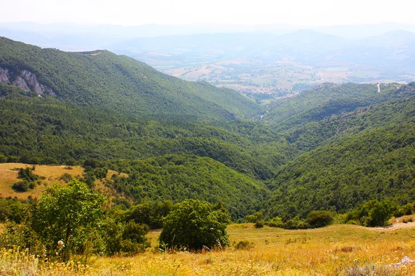 Hermosos paisajes de las montañas tomadas en los Apeninos —  Fotos de Stock