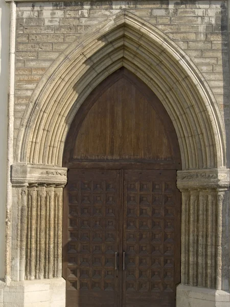 Двери средневекового храма — стоковое фото
