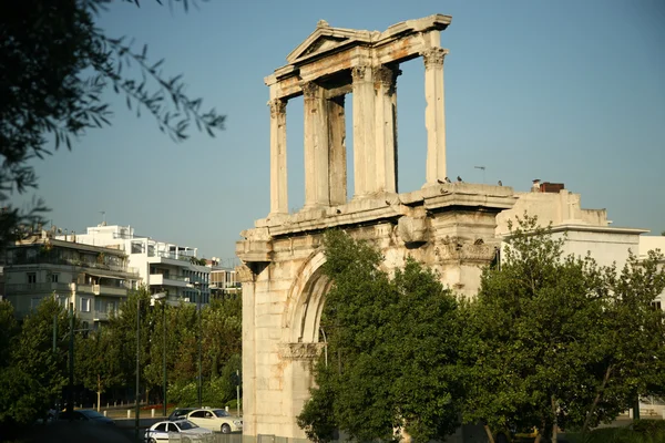 Vecchio edificio classico con colonna in pietra — Foto Stock